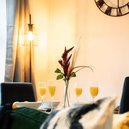 Perfect For Family & Corporate Stays In Ls1 - Free Parking! - Contact Us For Better Offers! Apartment *