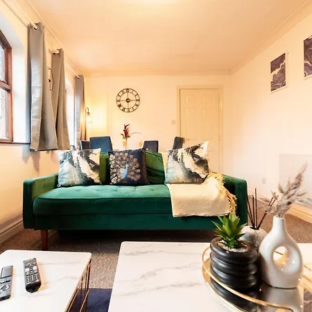 Perfect For Family & Corporate Stays In Ls1 - Free Parking! - Contact Us For Better Offers!