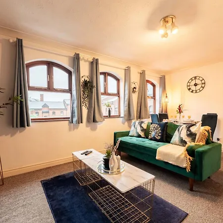 Perfect For Family & Corporate Stays In Ls1 - Free Parking! - Contact Us For Better Offers! Leeds (West Yorkshire)