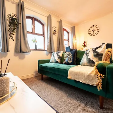 Perfect For Family & Corporate Stays In Ls1 - Free Parking! - Contact Us For Better Offers! *