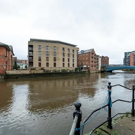 Perfect For Family & Corporate Stays In Ls1 - Free Parking! - Contact Us For Better Offers! Apartment Leeds (West Yorkshire)