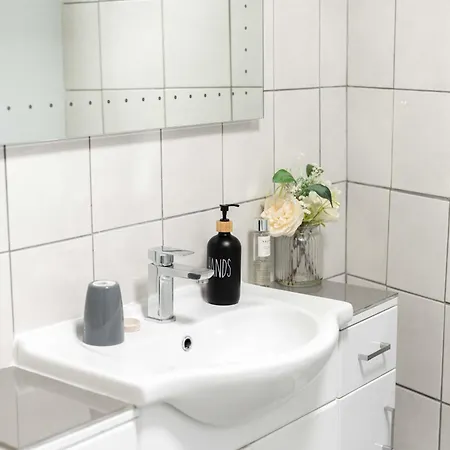 Apartment Perfect For Family & Corporate Stays In Ls1 - Free Parking! - Contact Us For Better Offers! Leeds (West Yorkshire)