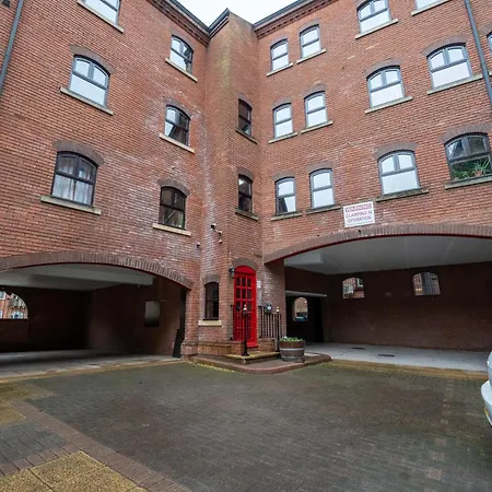 Perfect For Family & Corporate Stays In Ls1 - Free Parking! - Contact Us For Better Offers! Apartment *