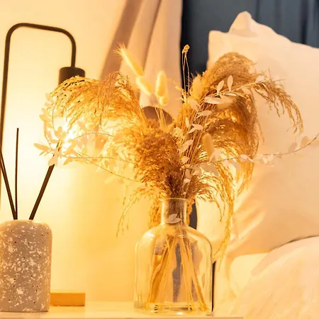 Perfect For Family & Corporate Stays In Ls1 - Free Parking! - Contact Us For Better Offers! *