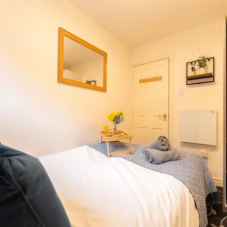 Perfect For Family & Corporate Stays In Ls1 - Free Parking! - Contact Us For Better Offers! Apartment *