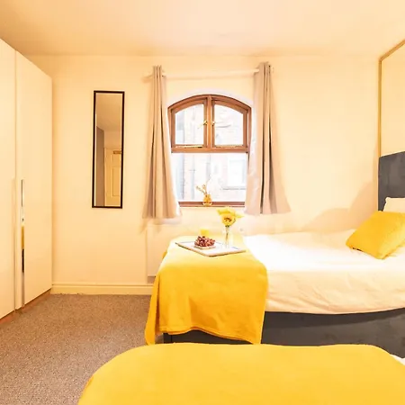 Perfect For Family & Corporate Stays In Ls1 - Free Parking! - Contact Us For Better Offers!