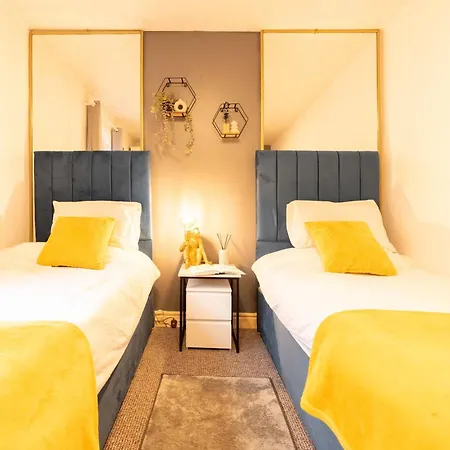 Perfect For Family & Corporate Stays In Ls1 - Free Parking! - Contact Us For Better Offers! *