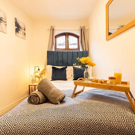Perfect For Family & Corporate Stays In Ls1 - Free Parking! - Contact Us For Better Offers! Apartment *