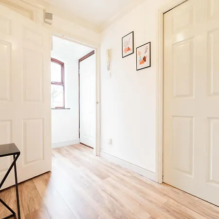 Apartment Perfect For Family & Corporate Stays In Ls1 - Free Parking! - Contact Us For Better Offers! Leeds (West Yorkshire)