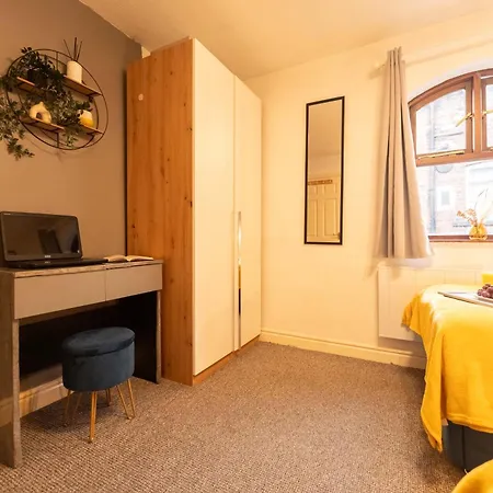 Perfect For Family & Corporate Stays In Ls1 - Free Parking! - Contact Us For Better Offers! Apartment Leeds (West Yorkshire)