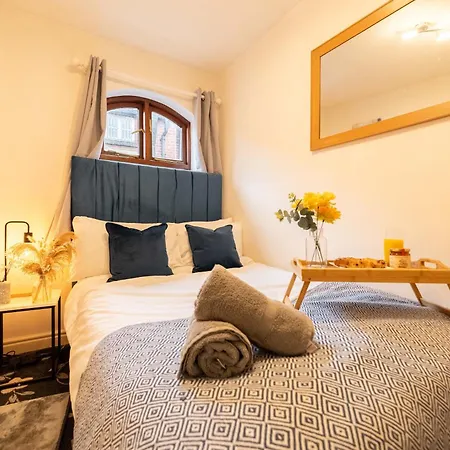 Perfect For Family & Corporate Stays In Ls1 - Free Parking! - Contact Us For Better Offers! Leeds (West Yorkshire)