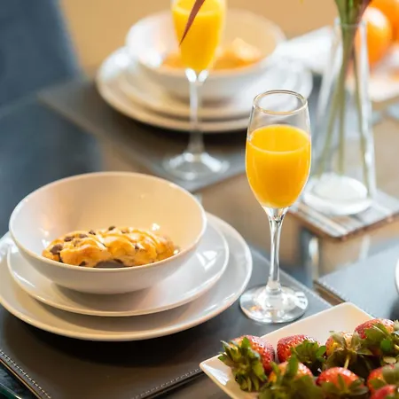 Perfect For Family & Corporate Stays In Ls1 - Free Parking! - Contact Us For Better Offers! Apartment