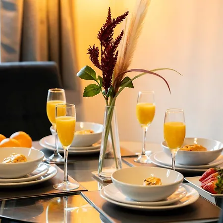 Perfect For Family & Corporate Stays In Ls1 - Free Parking! - Contact Us For Better Offers! *