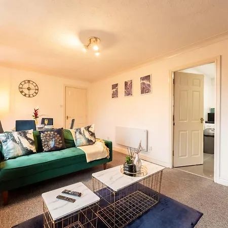 Apartment Perfect For Family & Corporate Stays In Ls1 - Free Parking! - Contact Us For Better Offers! *