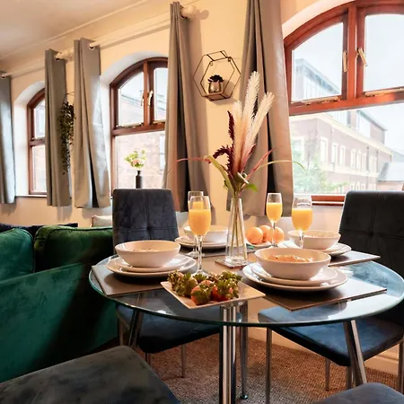 Apartment Perfect For Family & Corporate Stays In Ls1 - Free Parking! - Contact Us For Better Offers! *