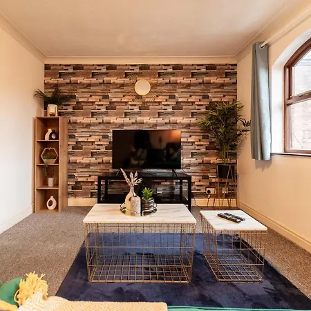 Apartment Perfect For Family & Corporate Stays In Ls1 - Free Parking! - Contact Us For Better Offers!